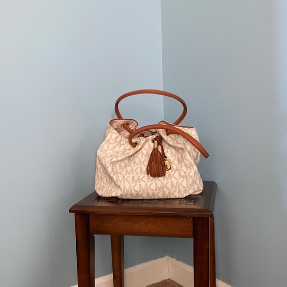 Michael Kors Handbags - ⚡️MICHAEL KORS OK0973629 Hobo Handbag